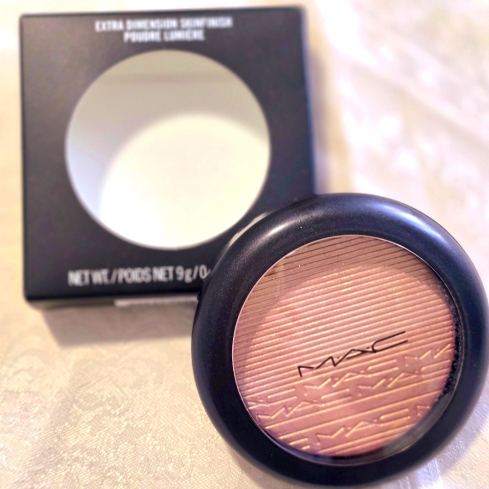 NEW! MAC Extra Dimension Skinfinish Blush in Beaming Blush 9 g